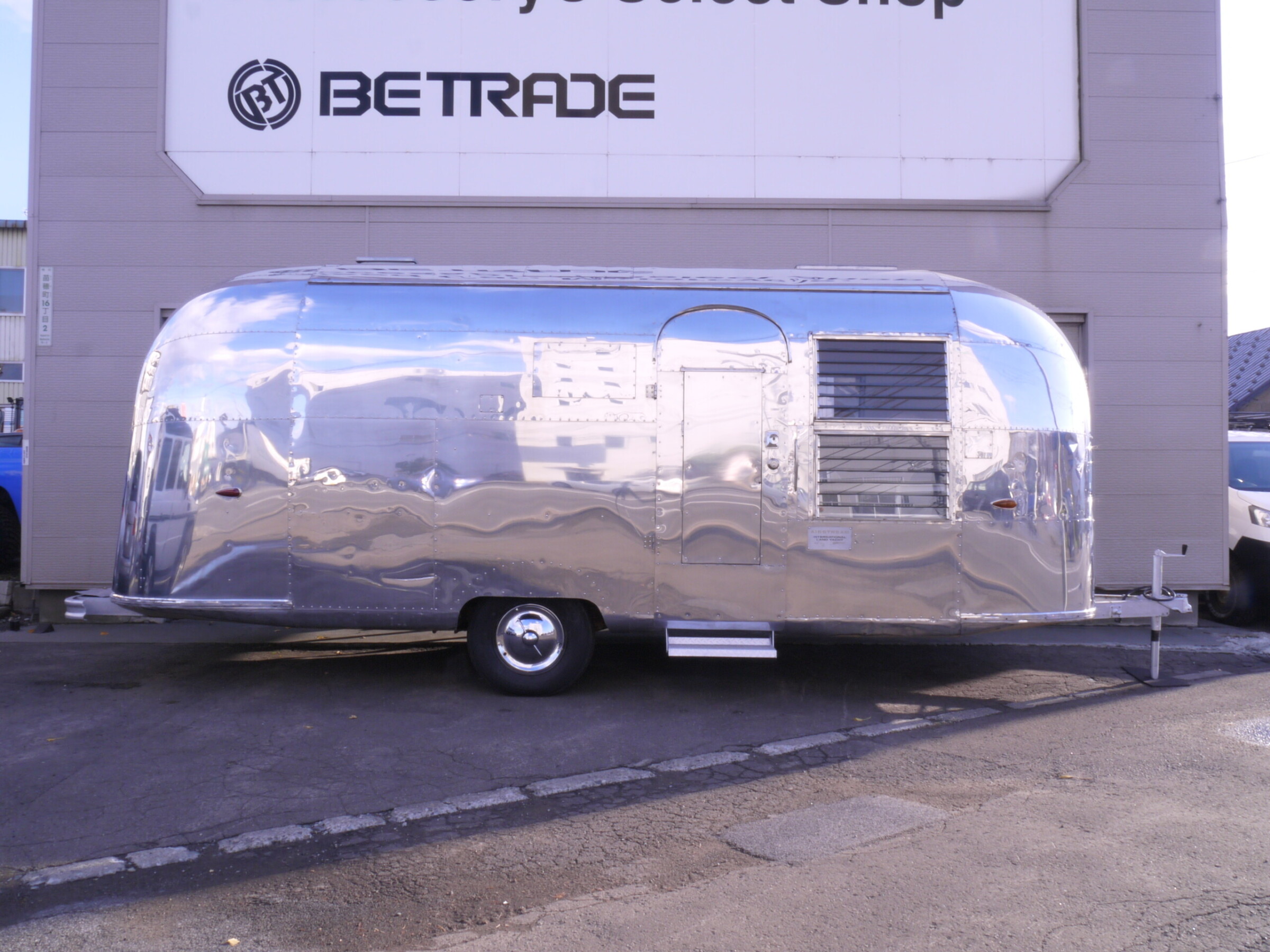AIRSTREAM FLYING CLOUD TRAVEL フライングクラウド トラベルトレーラー 22フィート｜STOCK｜札幌の中古車販売
